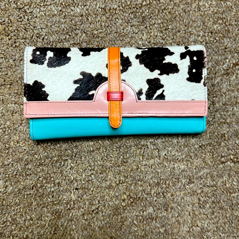 Great condition recycle wallet made with love to support the environment!